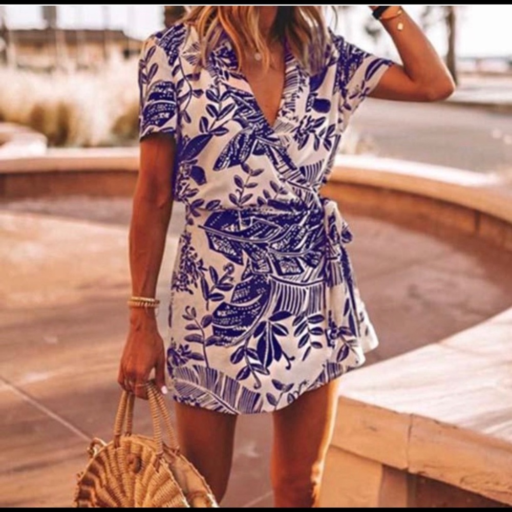 NWT, Loverosy Adorable Romper - size small